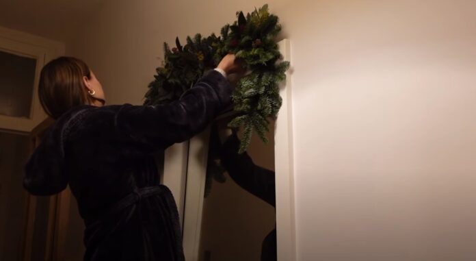 Keep Your Wreaths Intact